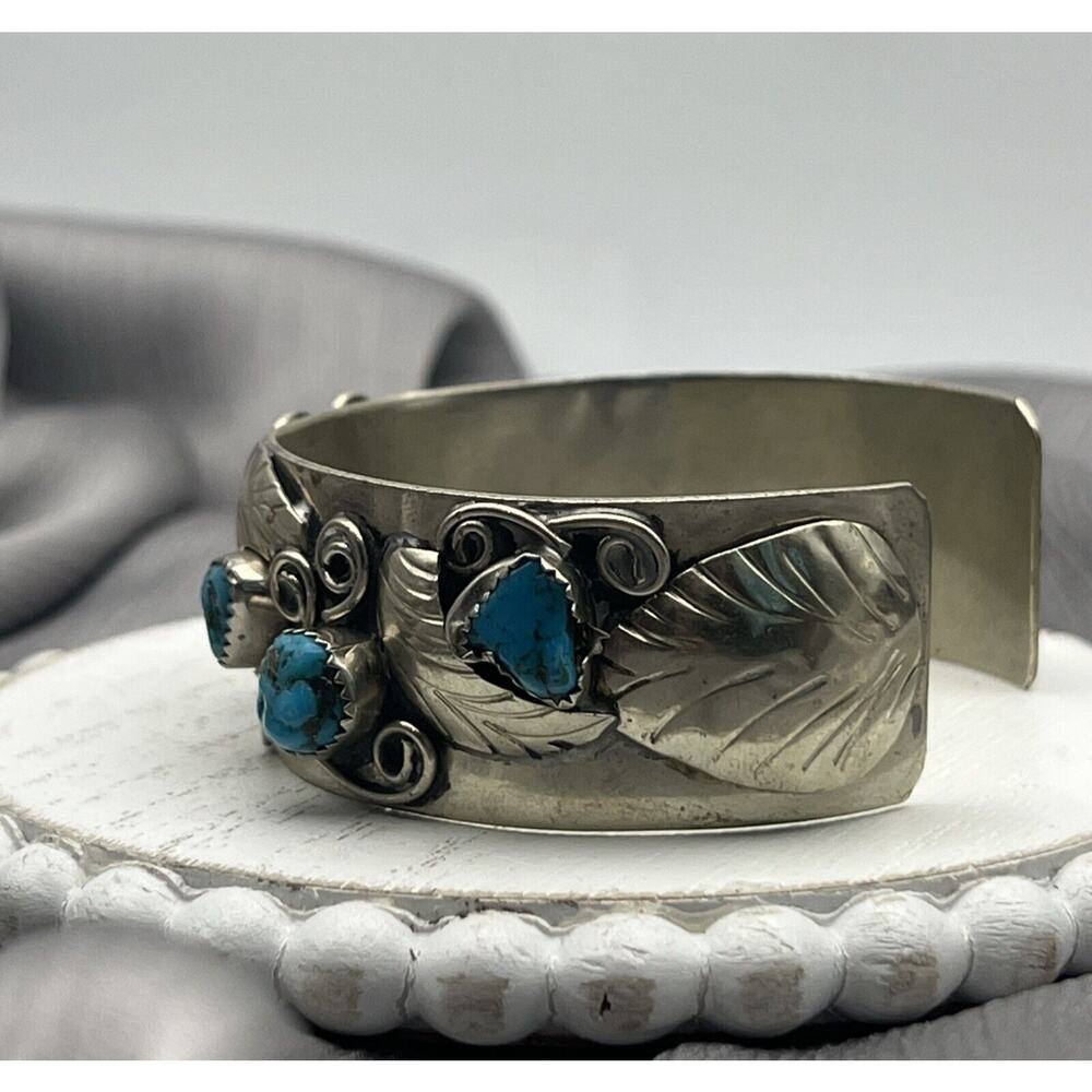 Vintage Navajo Turquoise Sterling Cuff Bracelet - Picture 2 of 4